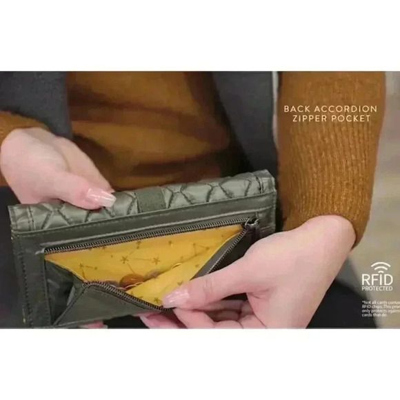 LUG Throttle RFID Wallet - Raspberry - Picture 8 of 16